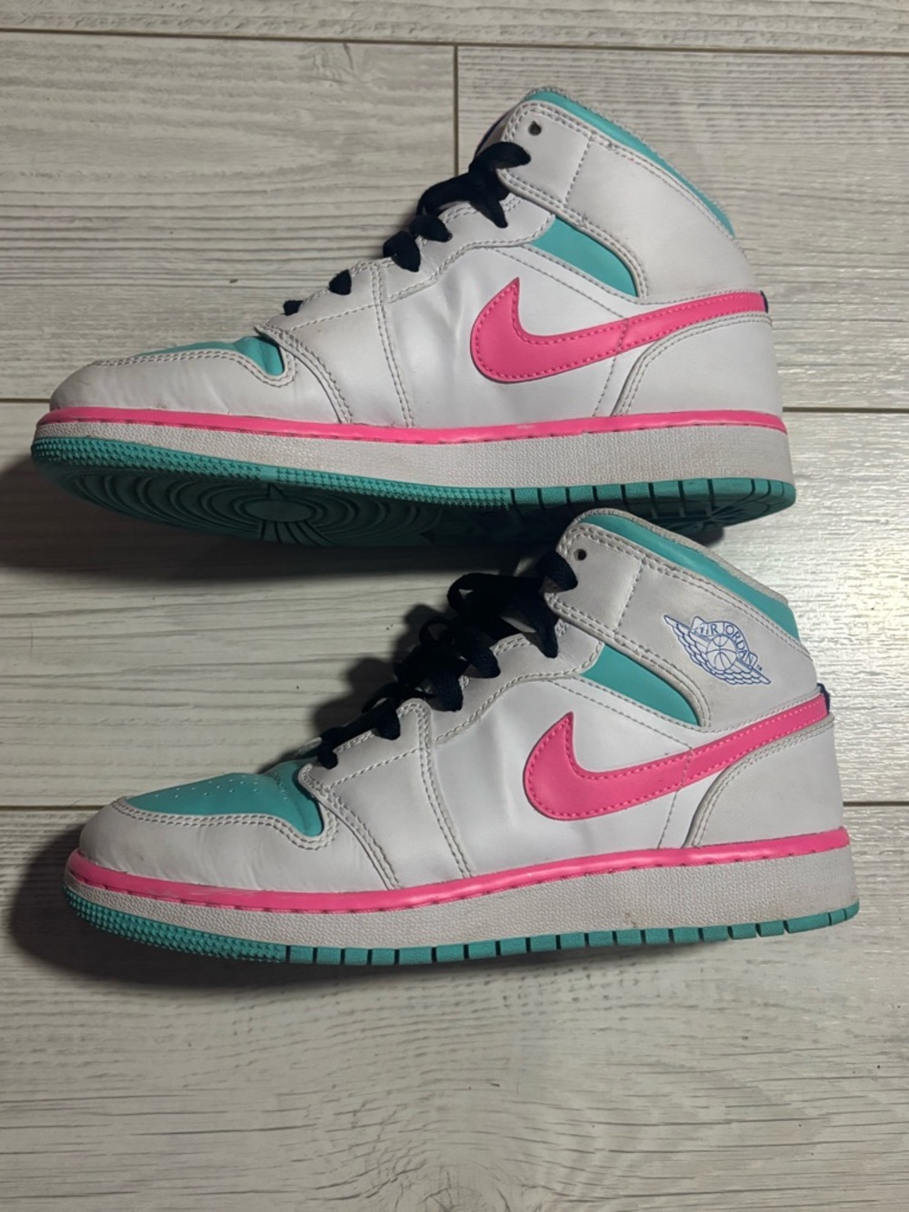 Women’s Nike Air Jordan 1 Mid White Pink Green Soar Sold As Is